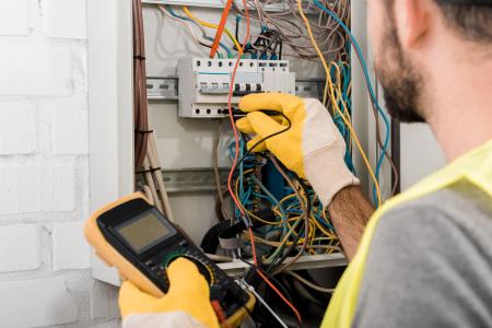 Commercial electrician