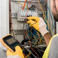 Commercial electrician